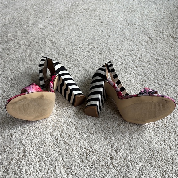 JustFab Women's Floral and Striped Heels - Picture 8 of 10
